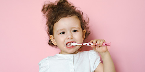 niña-cepillando-dientes-blog-clinica-soria
