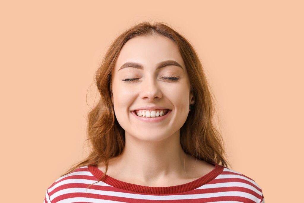 Clínica Dental Sorias - Blog - Qué podemos hacer para mantener nuestras encías sanas - Sonrisa con encías sanas