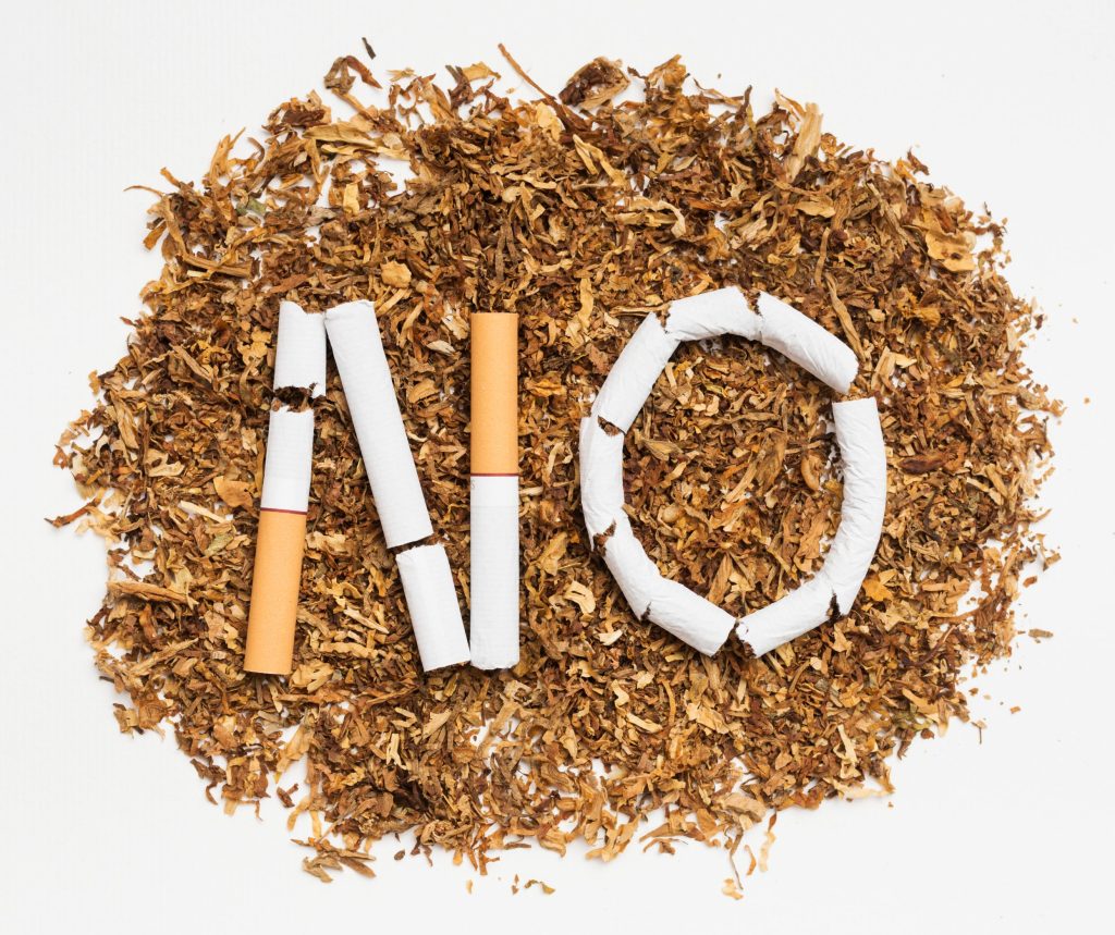 Clínica Dental Sorias - Blog - No al tabaco en post operatorio de implantes dentales